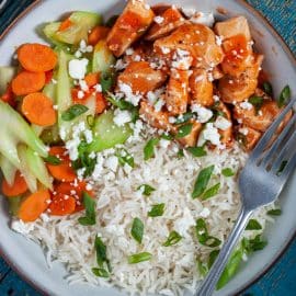 overhead shot of buffalo chciken rice bowl