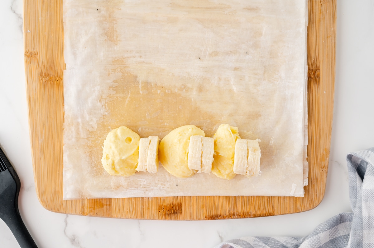 bananas and cheesecake batter on phyllo sheet