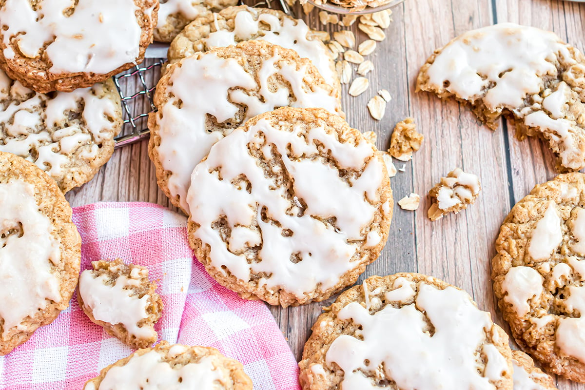 iced oatmeal cookies with oats