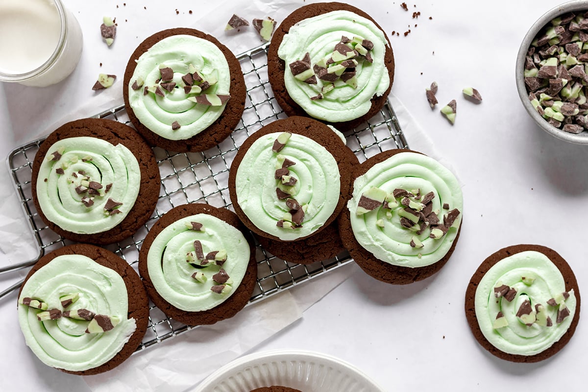 cooked mint cookies on a small cooling rack