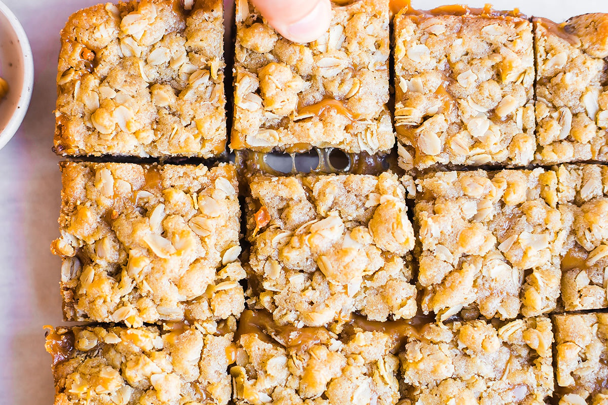 hand pulling apart gooey carmelita squares