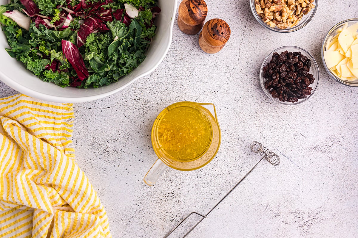 lemon dressing in container