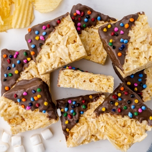 overhead pile of potato chip treats with marshmallow