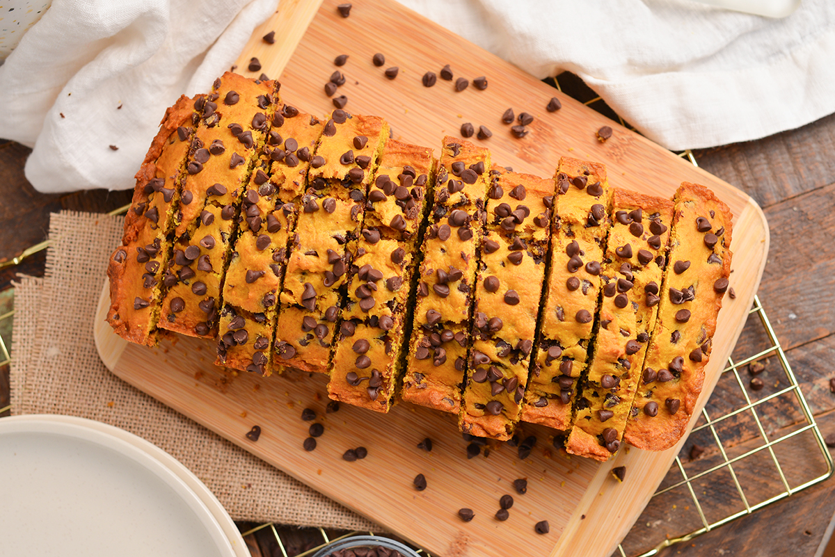 overhead slices of pumpkin chocolate chip bread on a cutting board
