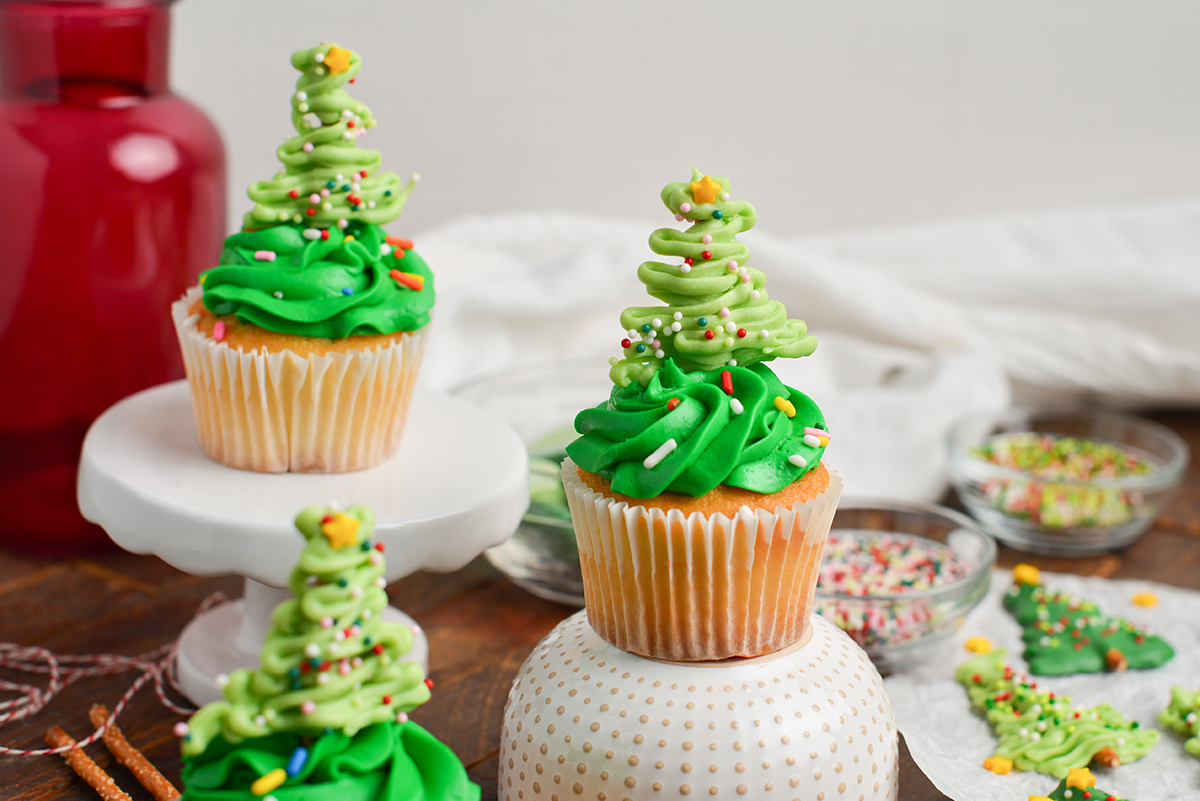 christmas cupcakes with chocolate and green frosting