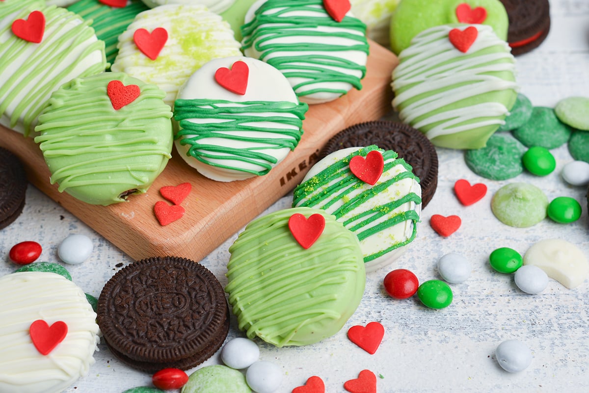 angled shot of grinch oreos