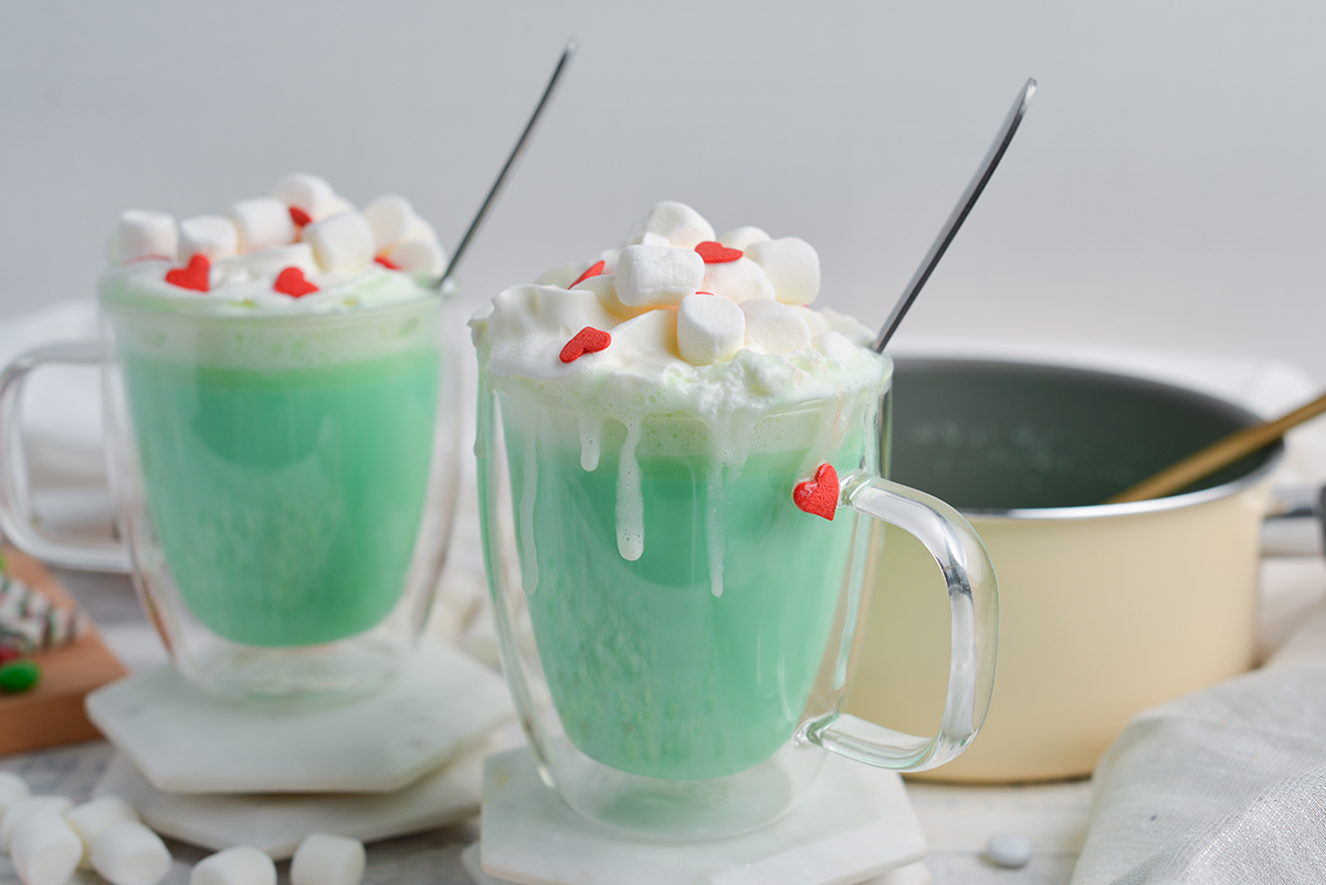 grinch hot chocolate with spoons