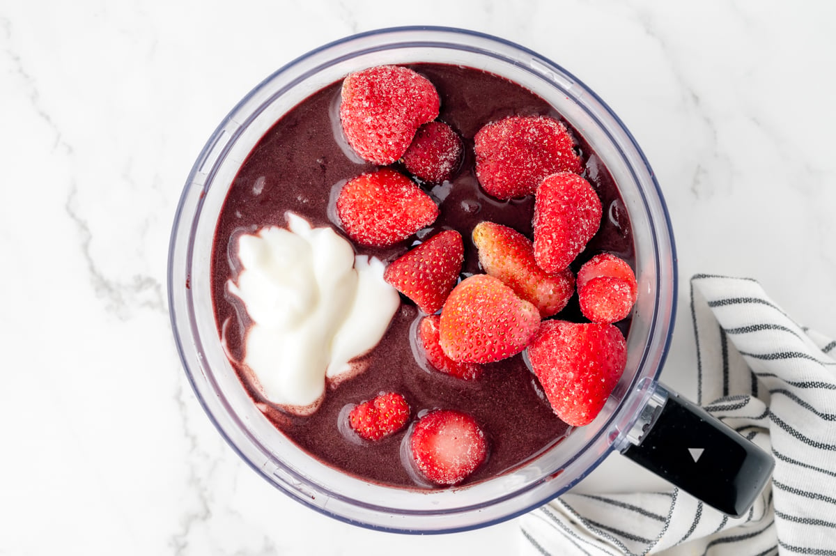 frozen strawberries and yogurt in blender
