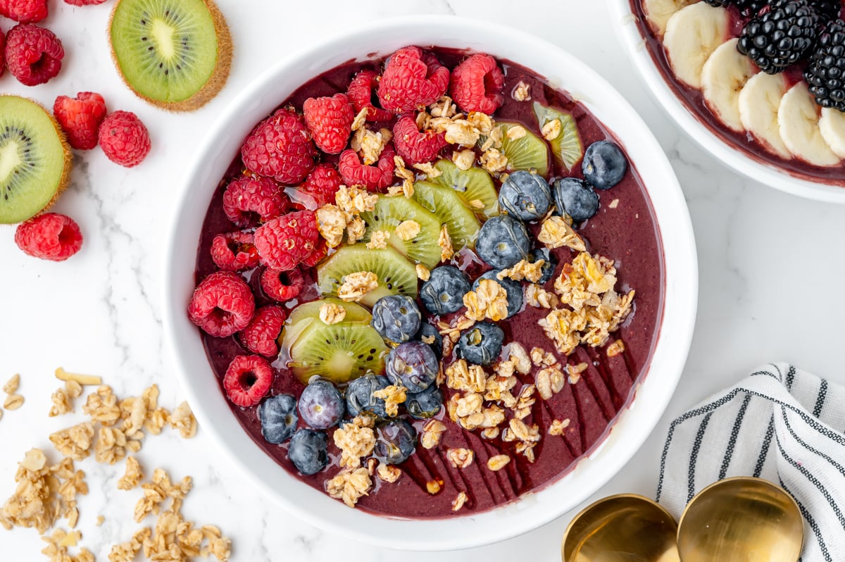 Acai Bowl - a healthy smoothie bowl way to start to the day!