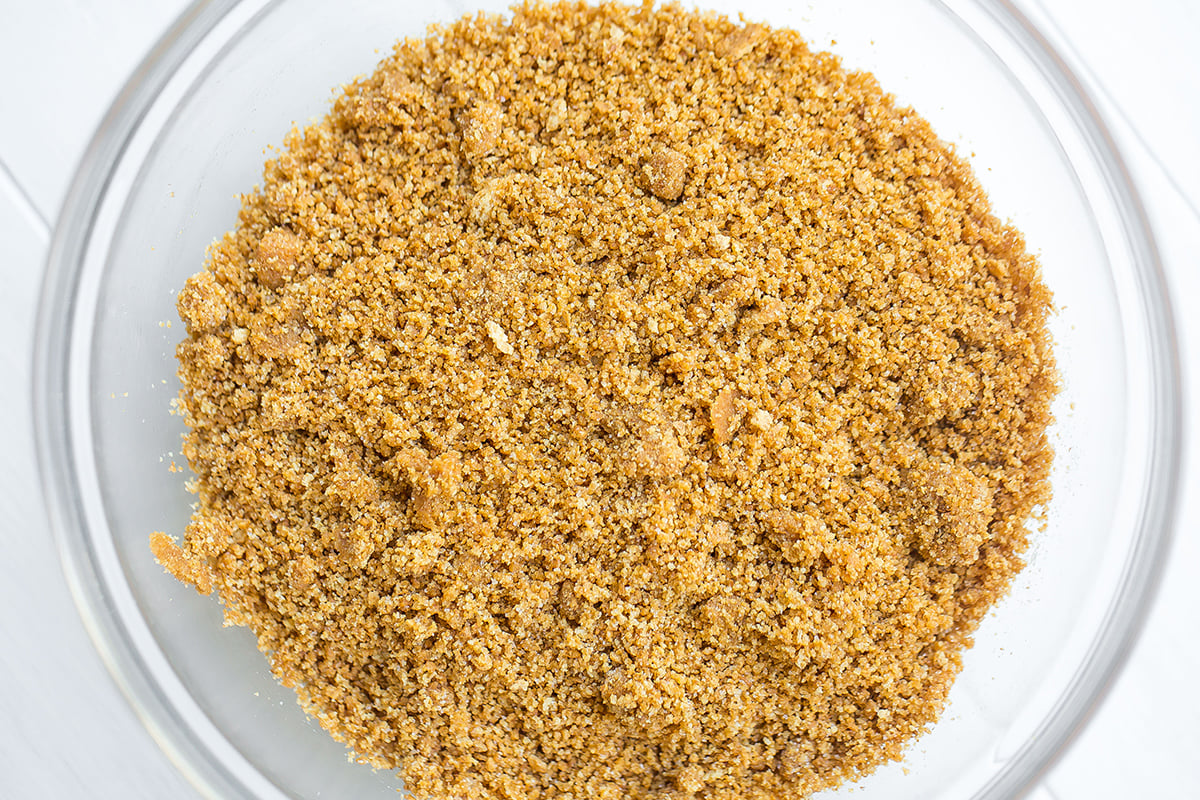 making graham cracker pie crust