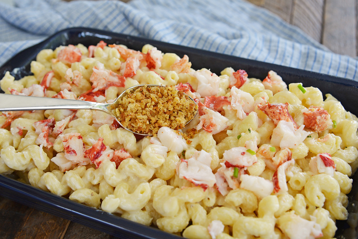 breadcrumbs spooned onto lobster mac and cheese