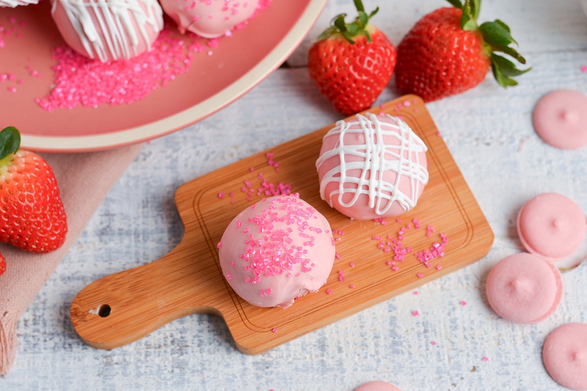 angled shot of two cheesecake bites on mini cutting board