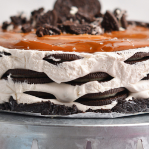 close up of layers on an icebox cake made with oreo cookies