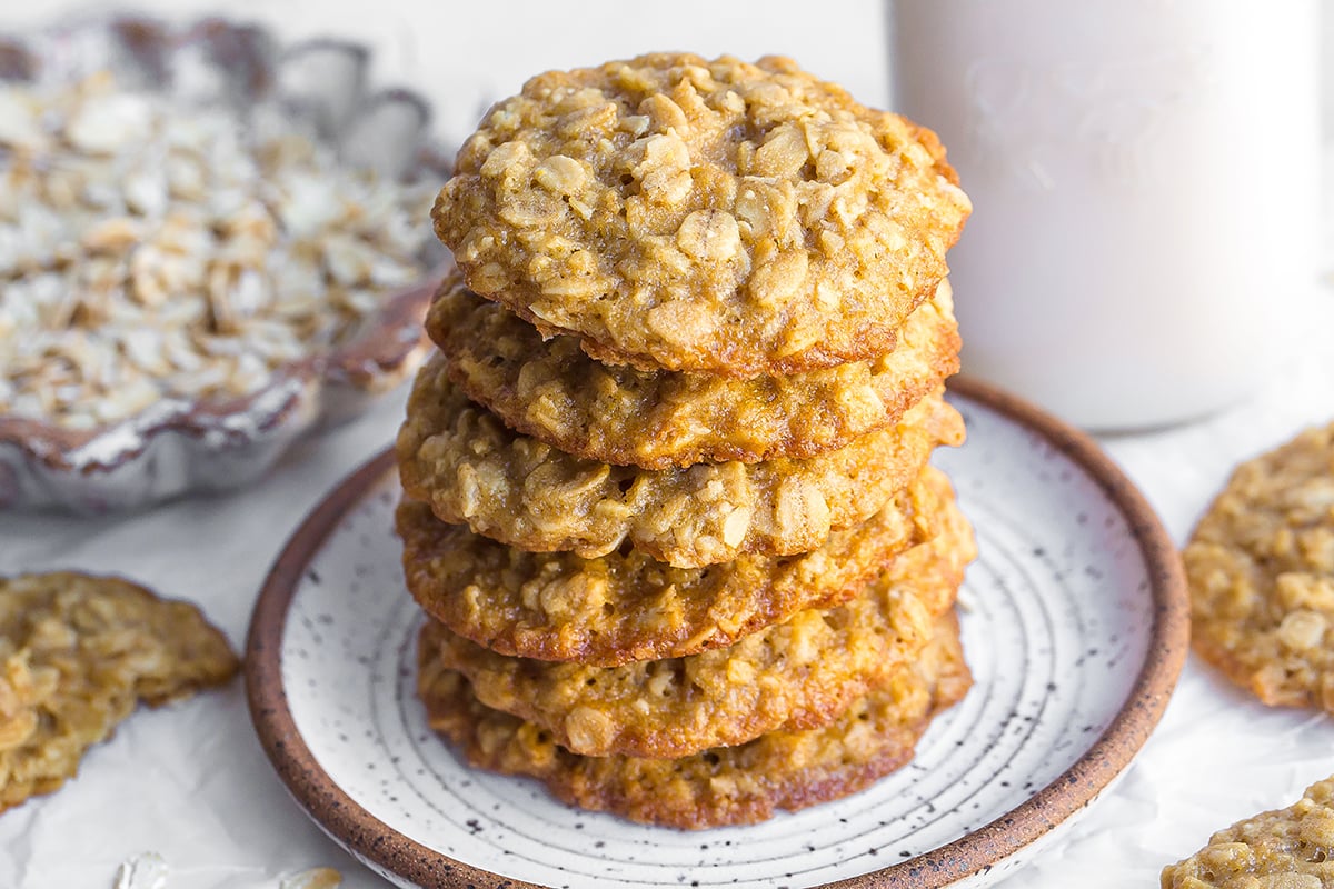 stack of quaker oats oatmeal cookies on a white speckled plate