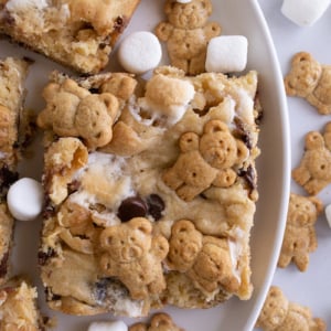 overhead close up of smores cookies using teddy graham crackers