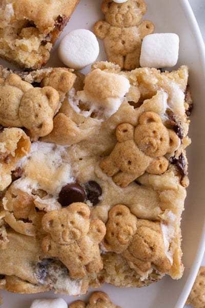 overhead close up of smores cookies using teddy graham crackers