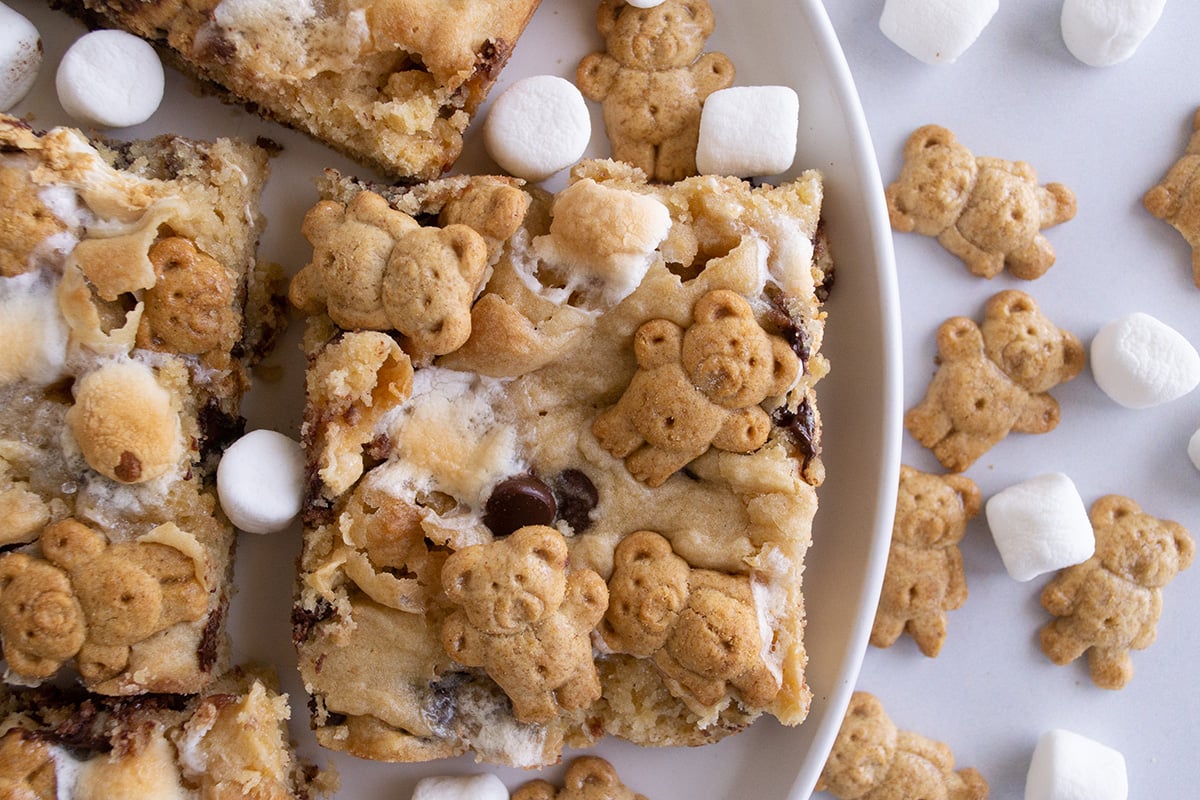 overhead close up of smores cookies using teddy graham crackers