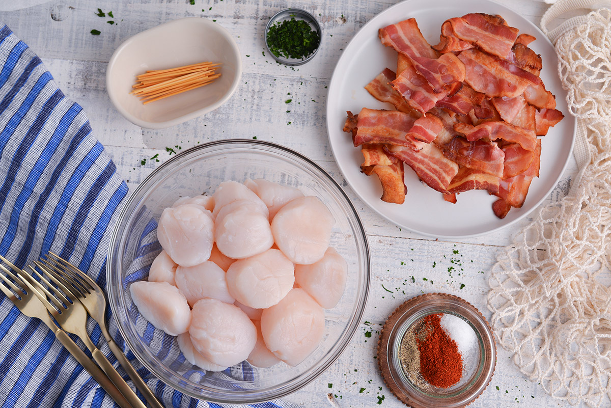 overhead shot of bacon wrapped scallops in oven ingredients