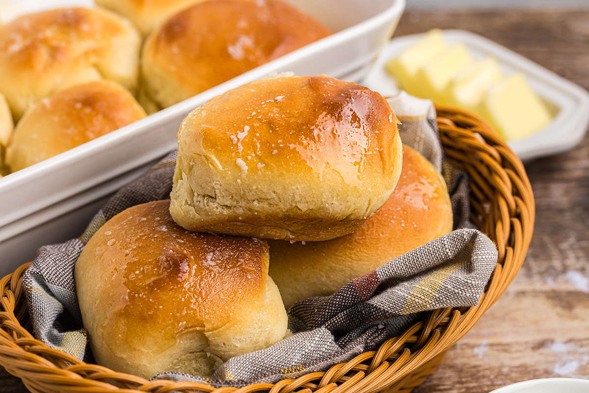 basket of easy dinner rolls