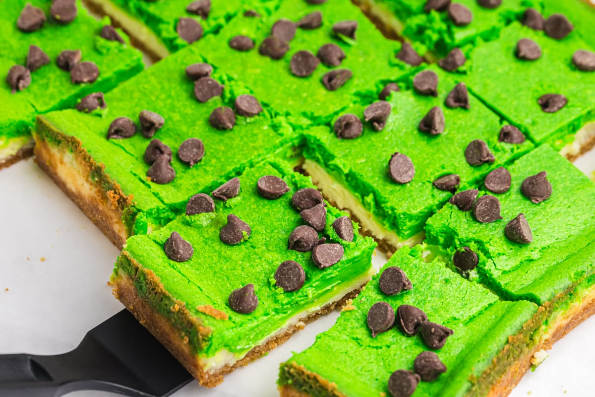 angled shot of spatula grabbing grasshopper cheesecake bar
