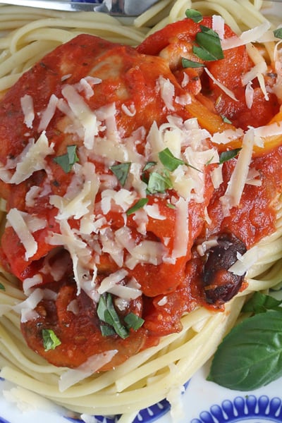 overhead shot of plate of chicken cacciatore