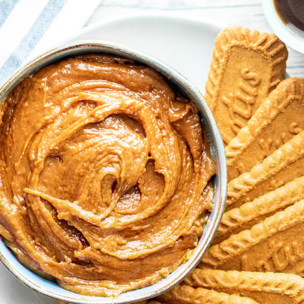 overhead shot of bowl of cookie butter with cookies