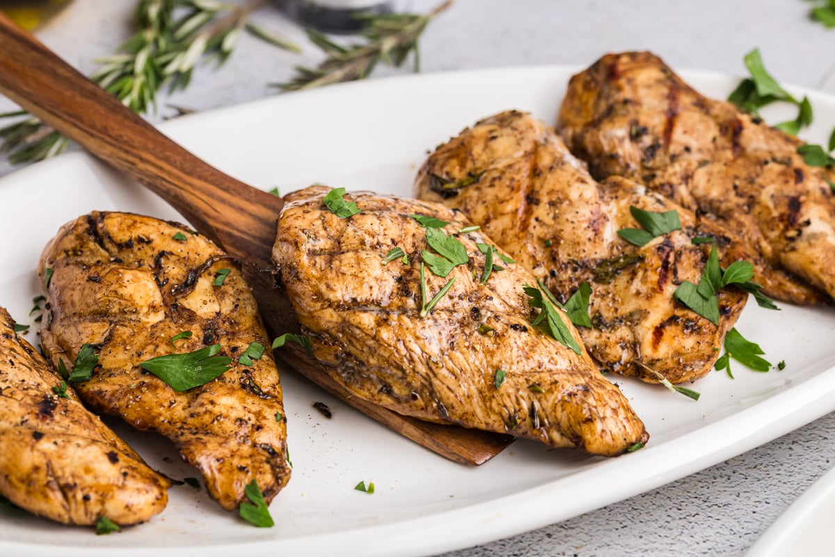 serving dish of chicken with balsamic chicken marinade