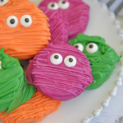 close up of oreo cookie mummies